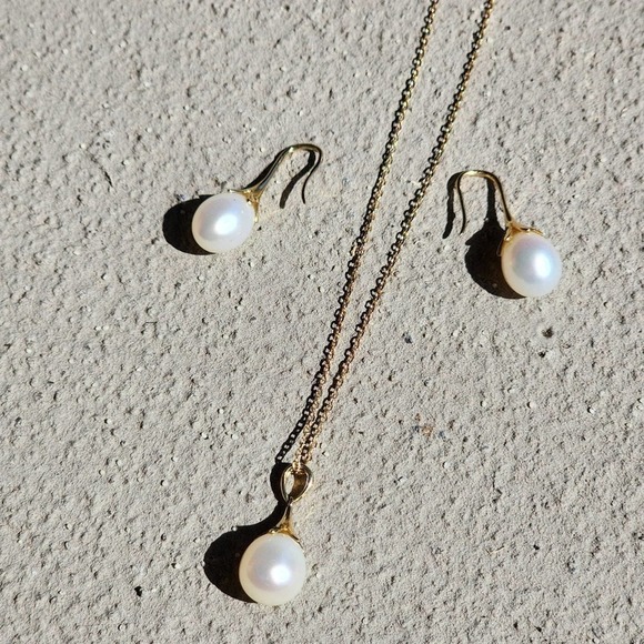 14K Yellow Gold Elegant Pearl Necklace and Earrings Jewelry Set with box - Picture 5 of 5